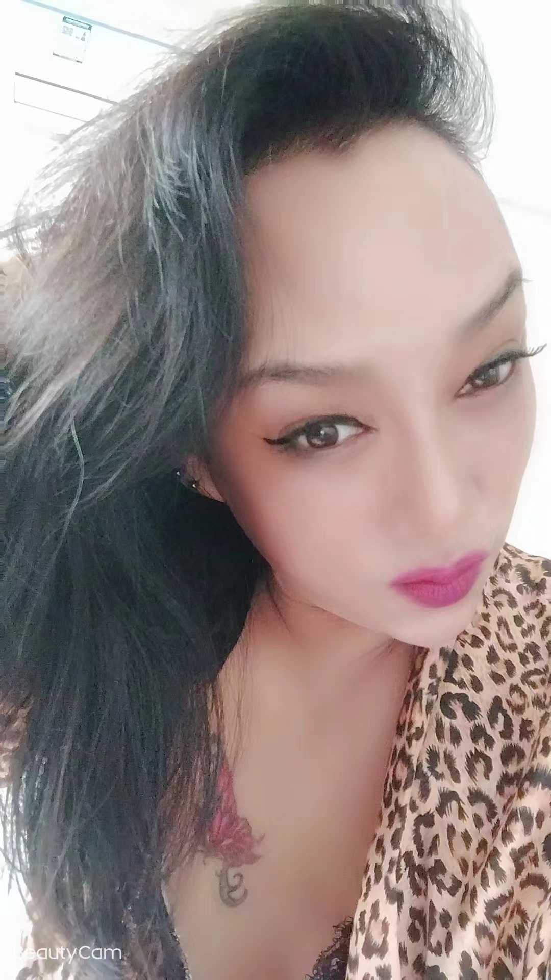 性感韵味纹身少妇