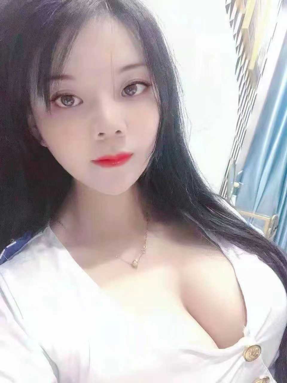 胸很大的娇小妹妹