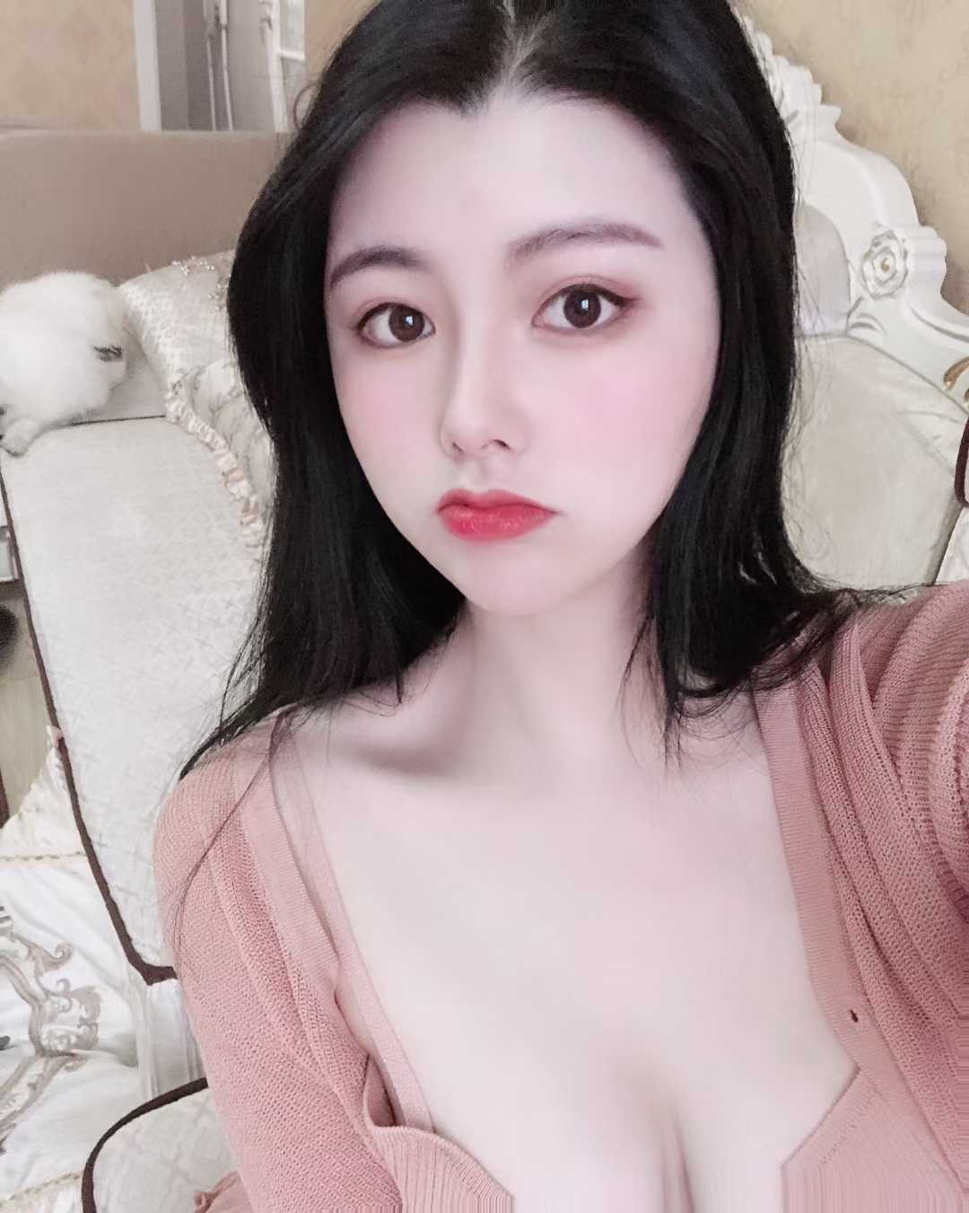 万达漂亮兼职大胸妹