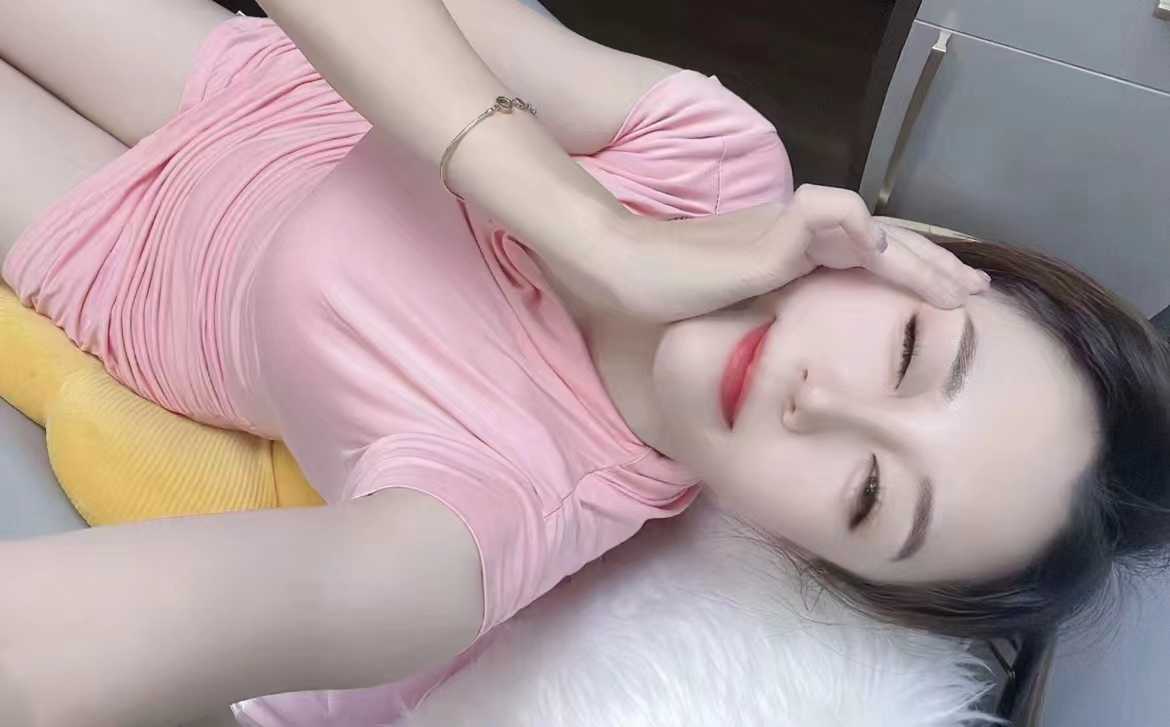 凹凸有致，曼妙身材