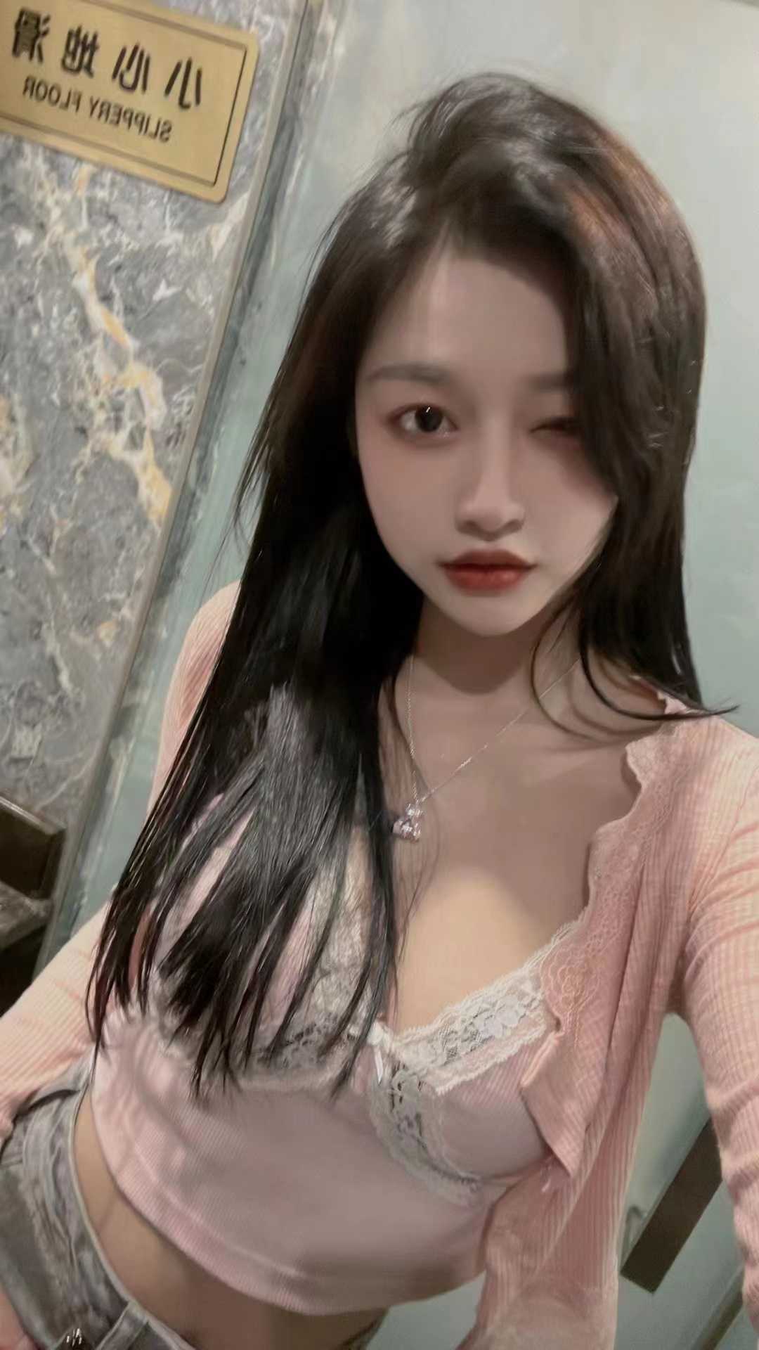 极品大胸美女，年轻活好又漂亮