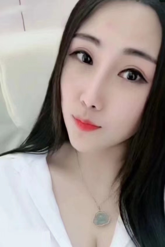 身材高挑有颜值