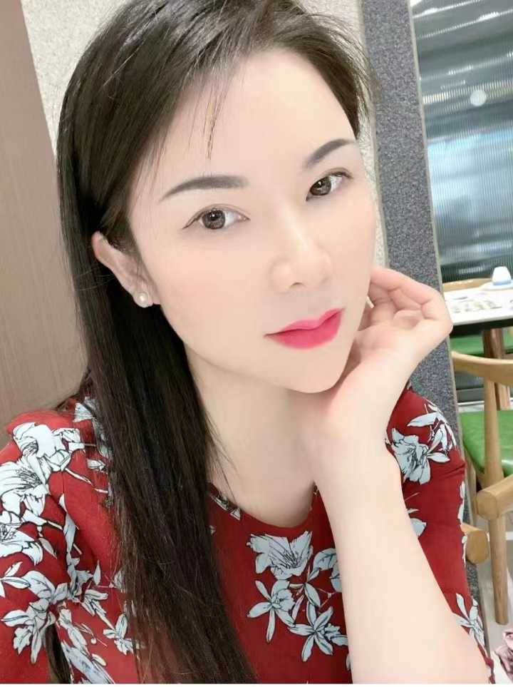 成熟胸大值得试试的少妇