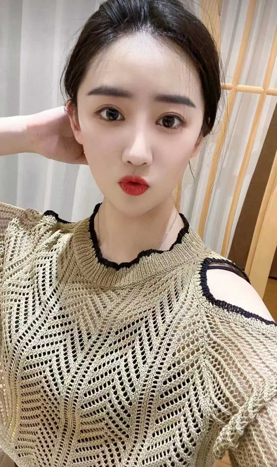 颜值很棒很纯欲的妹子