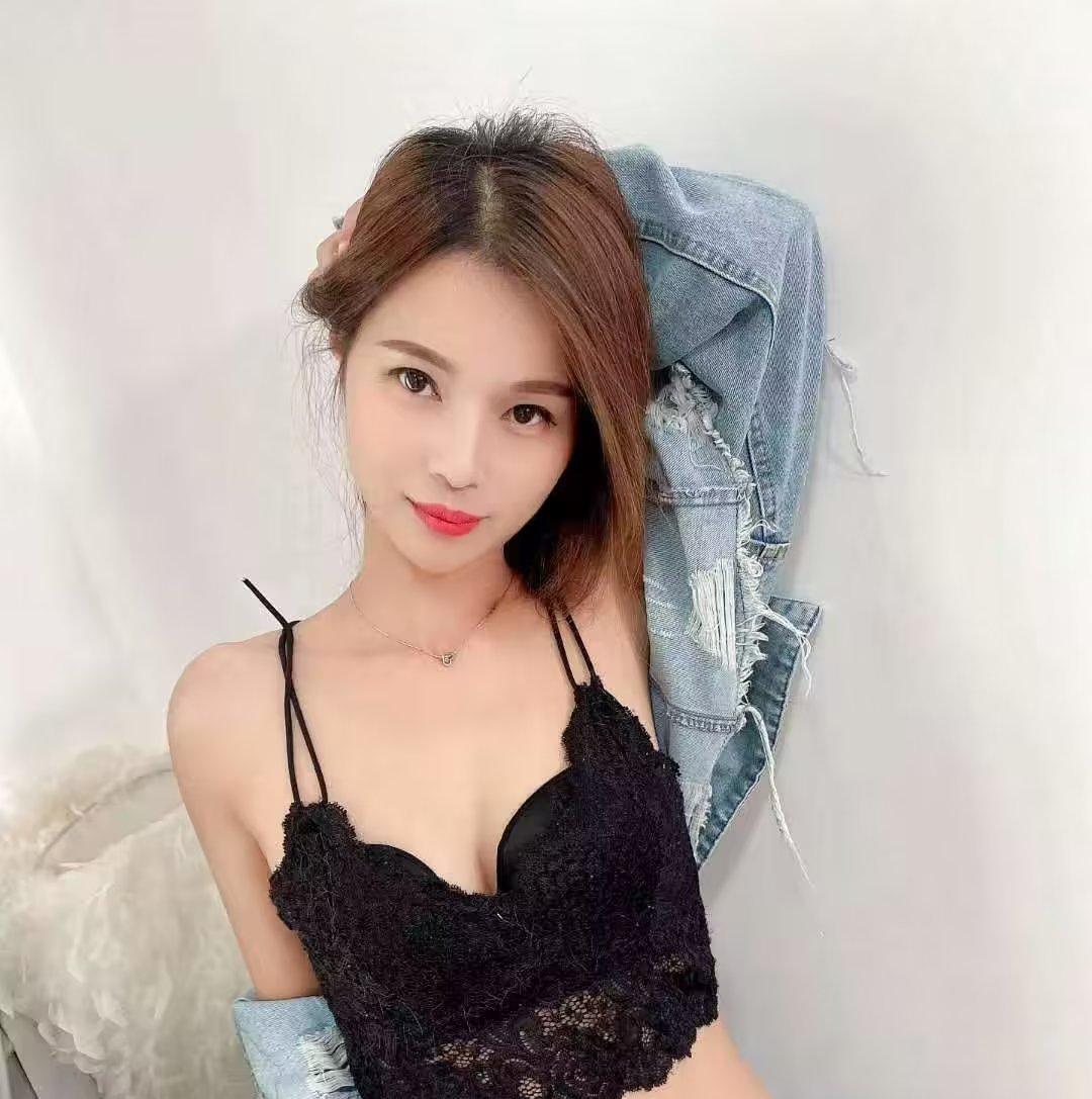 非常体贴知性的妹子