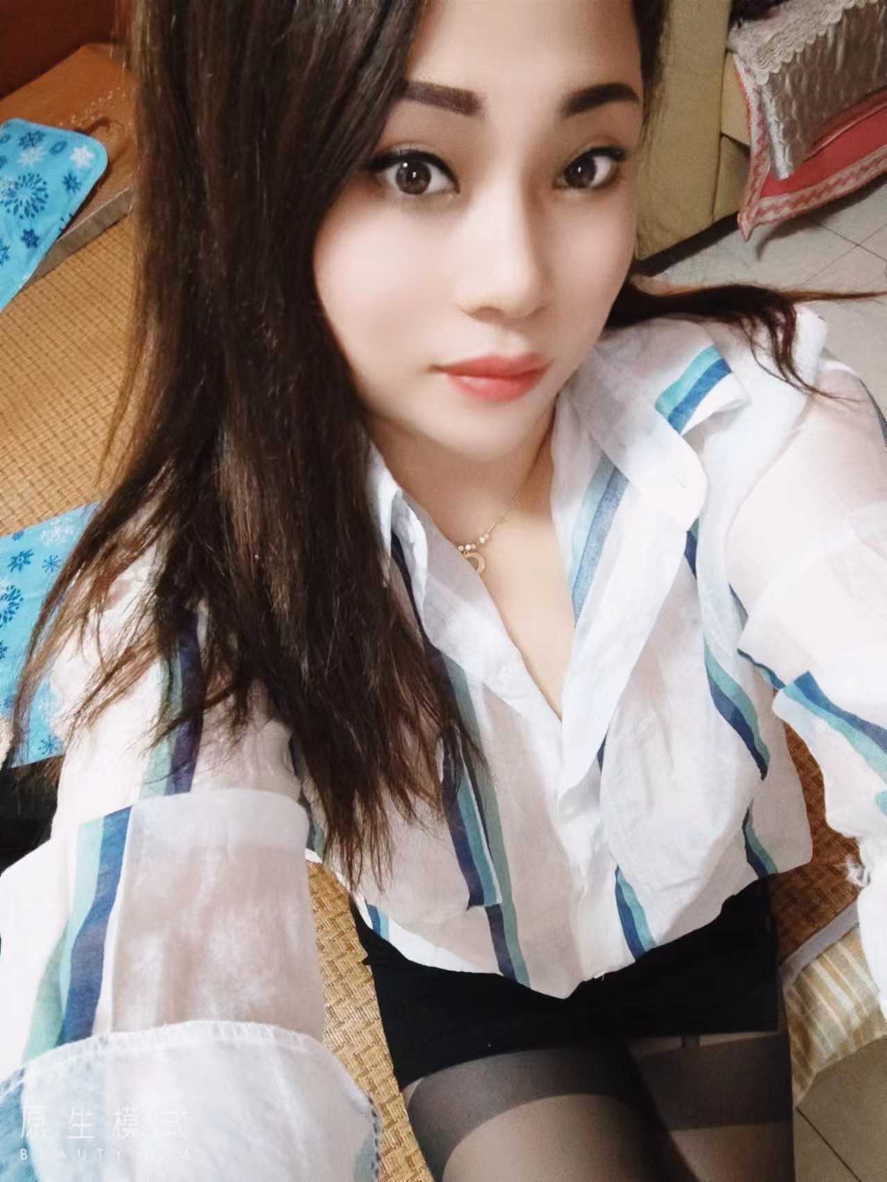 还不错的大胸妹子