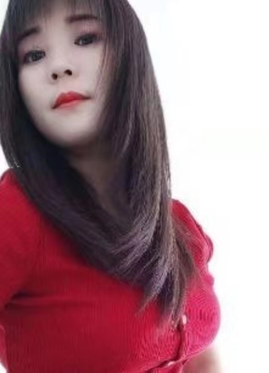 奶大的风韵少妇