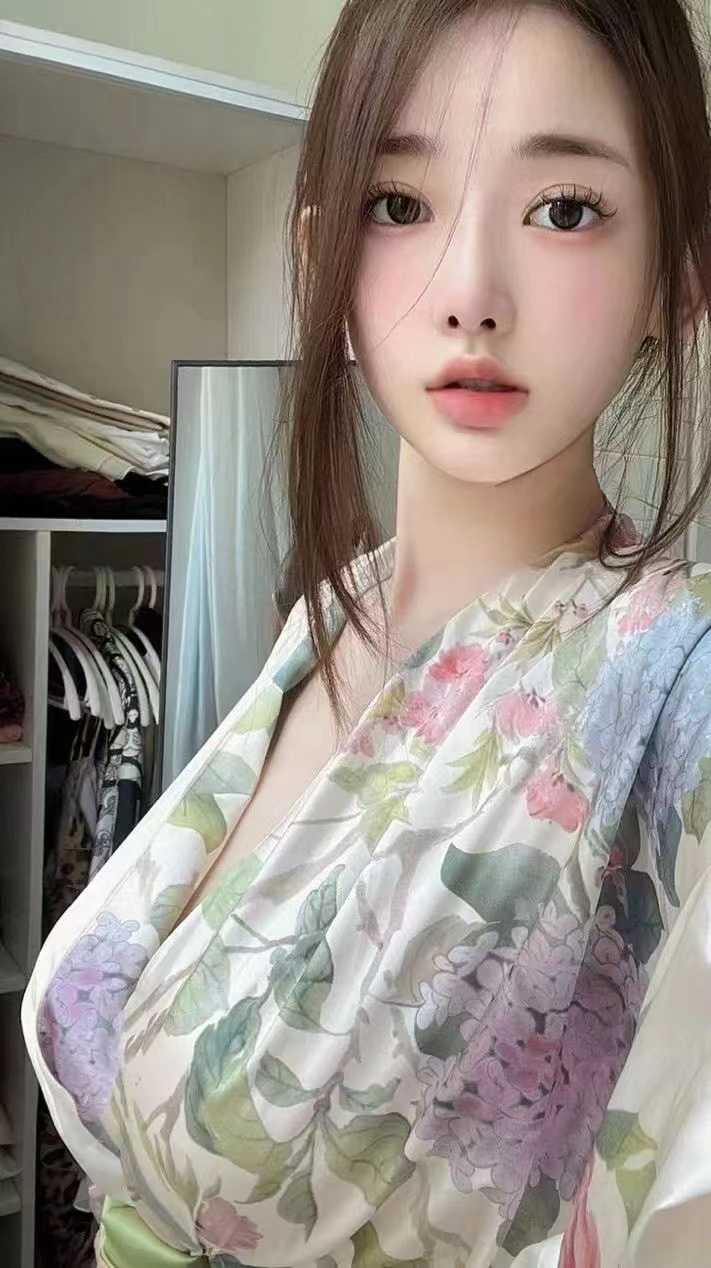 制服很多的年轻漂亮性感mm