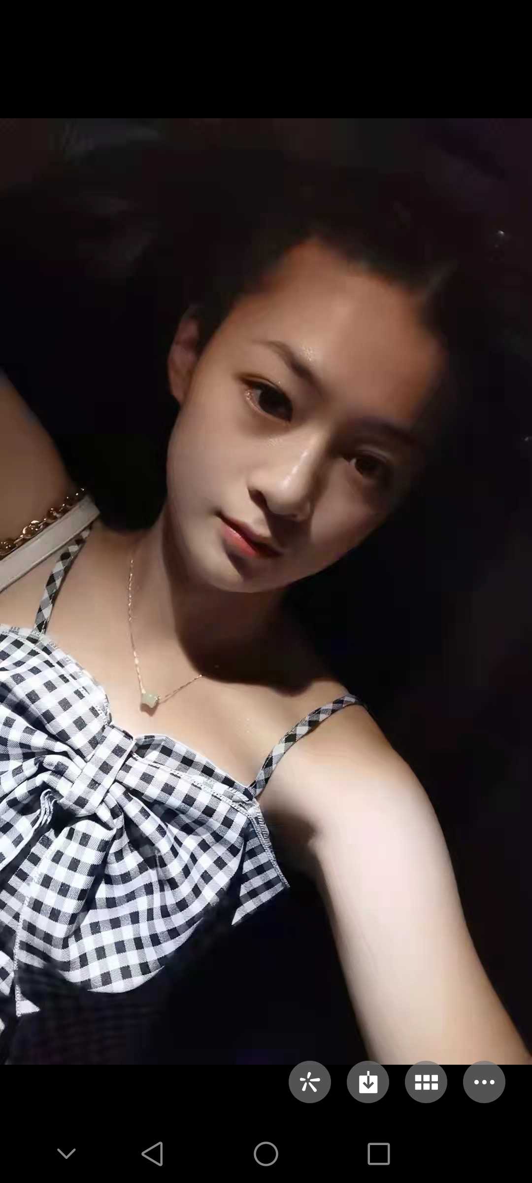 年轻妹子，身材也很好！