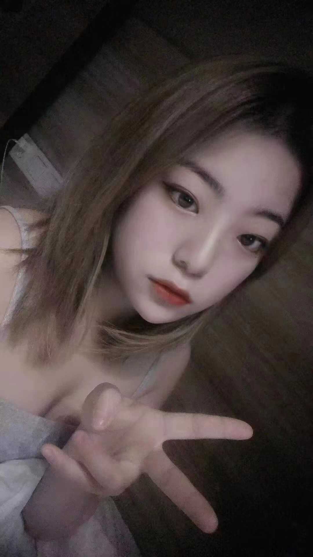 年轻漂亮，爽得不要不要的