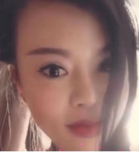 身材挺高，人SaoSao的