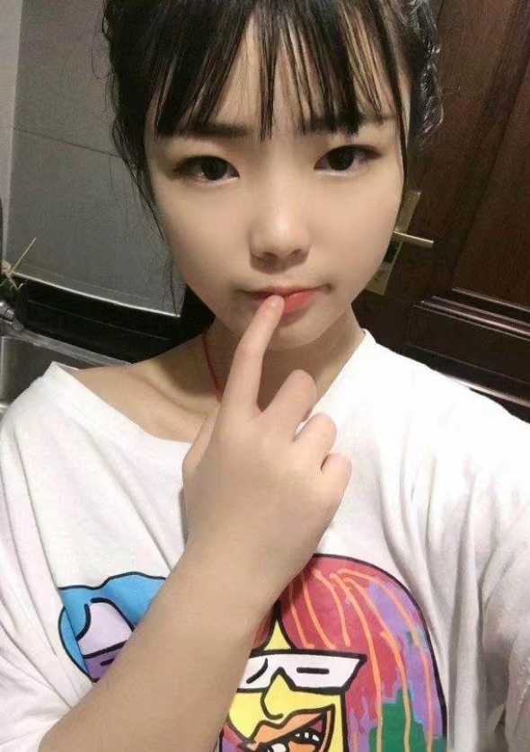 颜值一般的年轻妹子