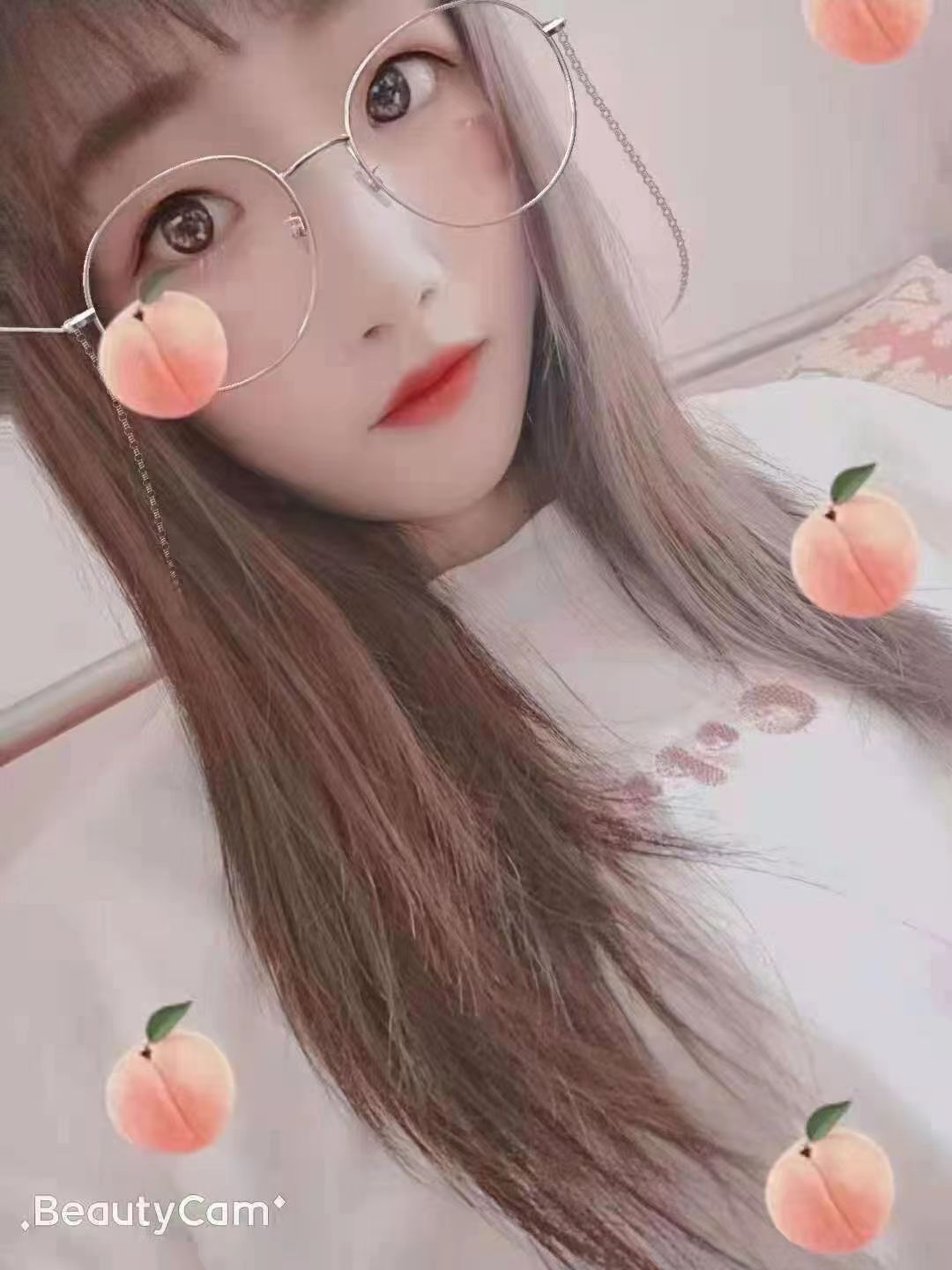 小姐姐配合度较高， 深~hou做的很爽