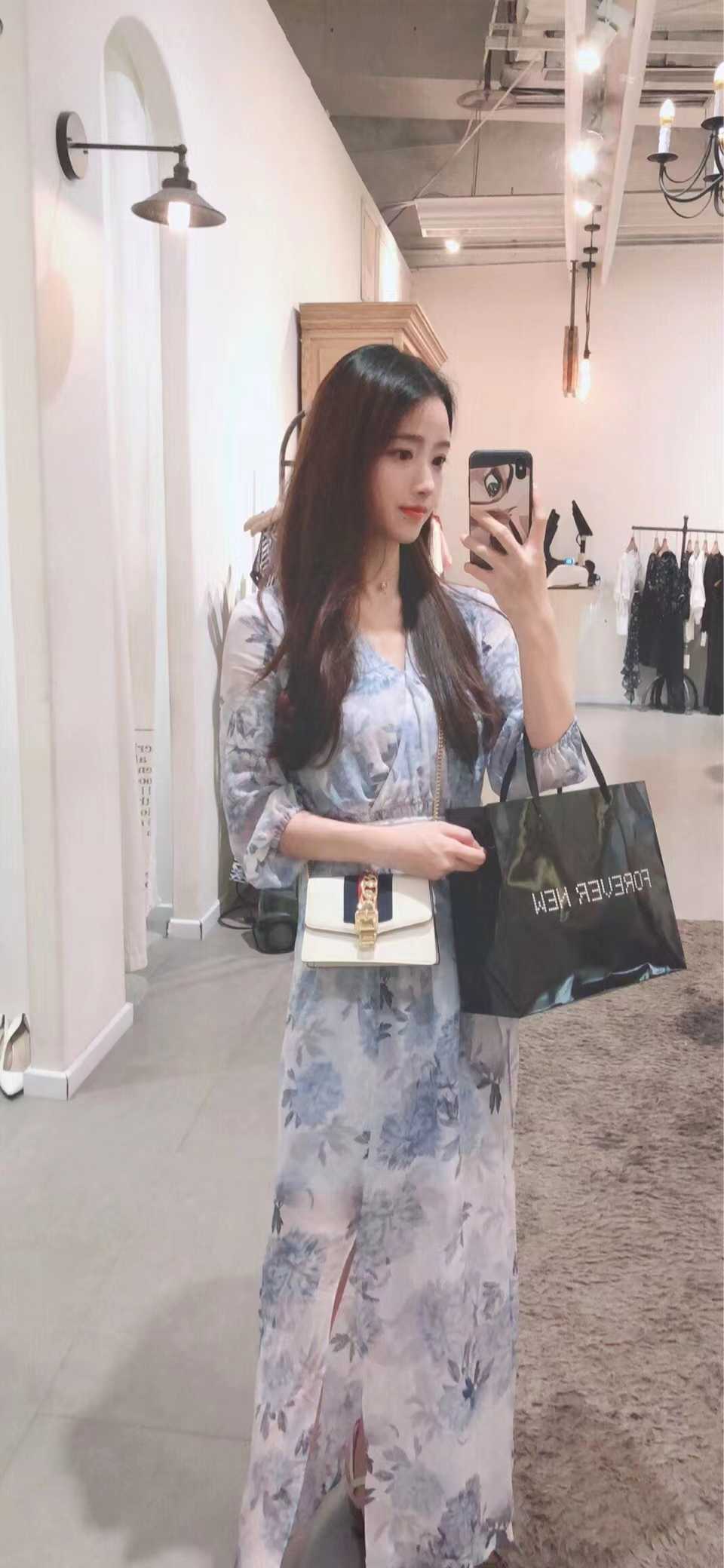 身材高挑，有气质的美女