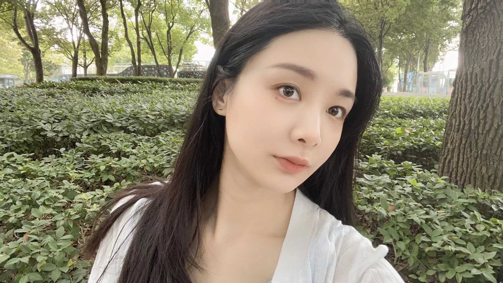 漂亮小姐姐 服务比较好 可以包天 伴游