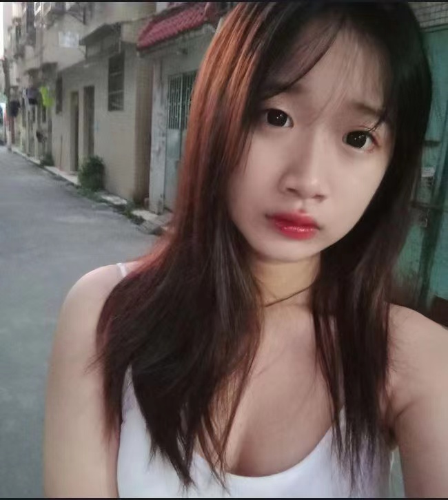 刚下海的00后妹妹，刚好18岁，图片真人。