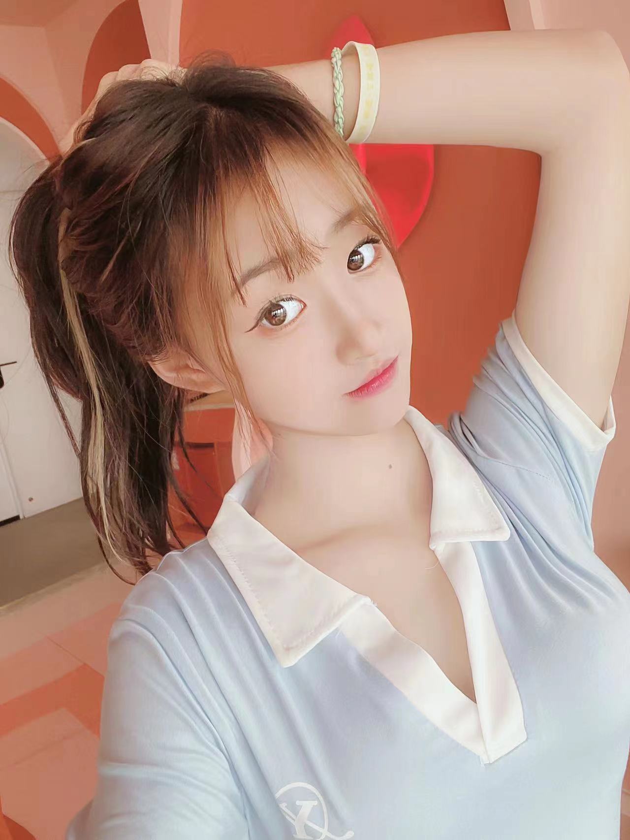 可爱甜美，会调情