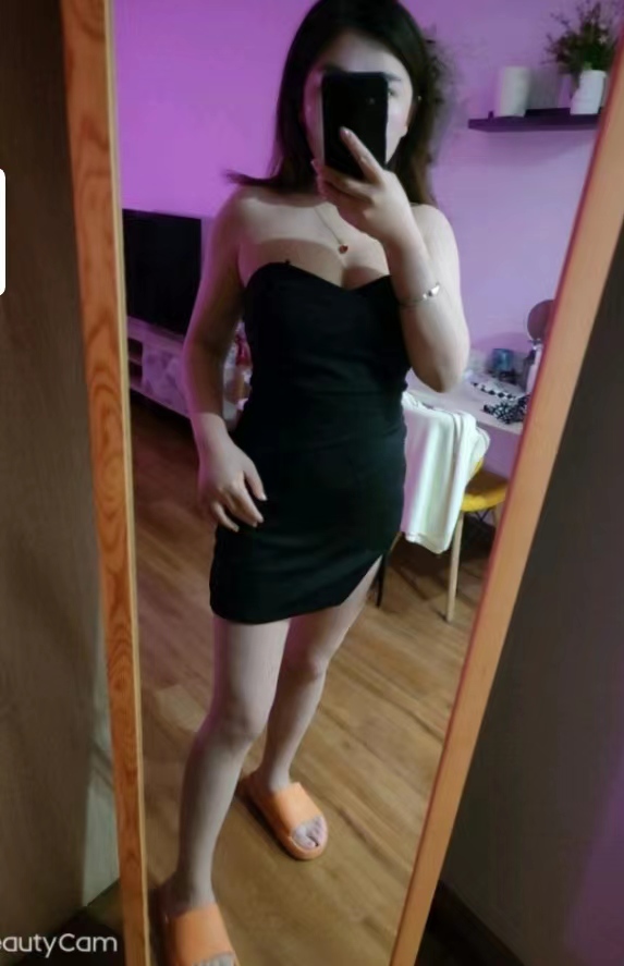 年轻的妩媚小少妇，身材很完美