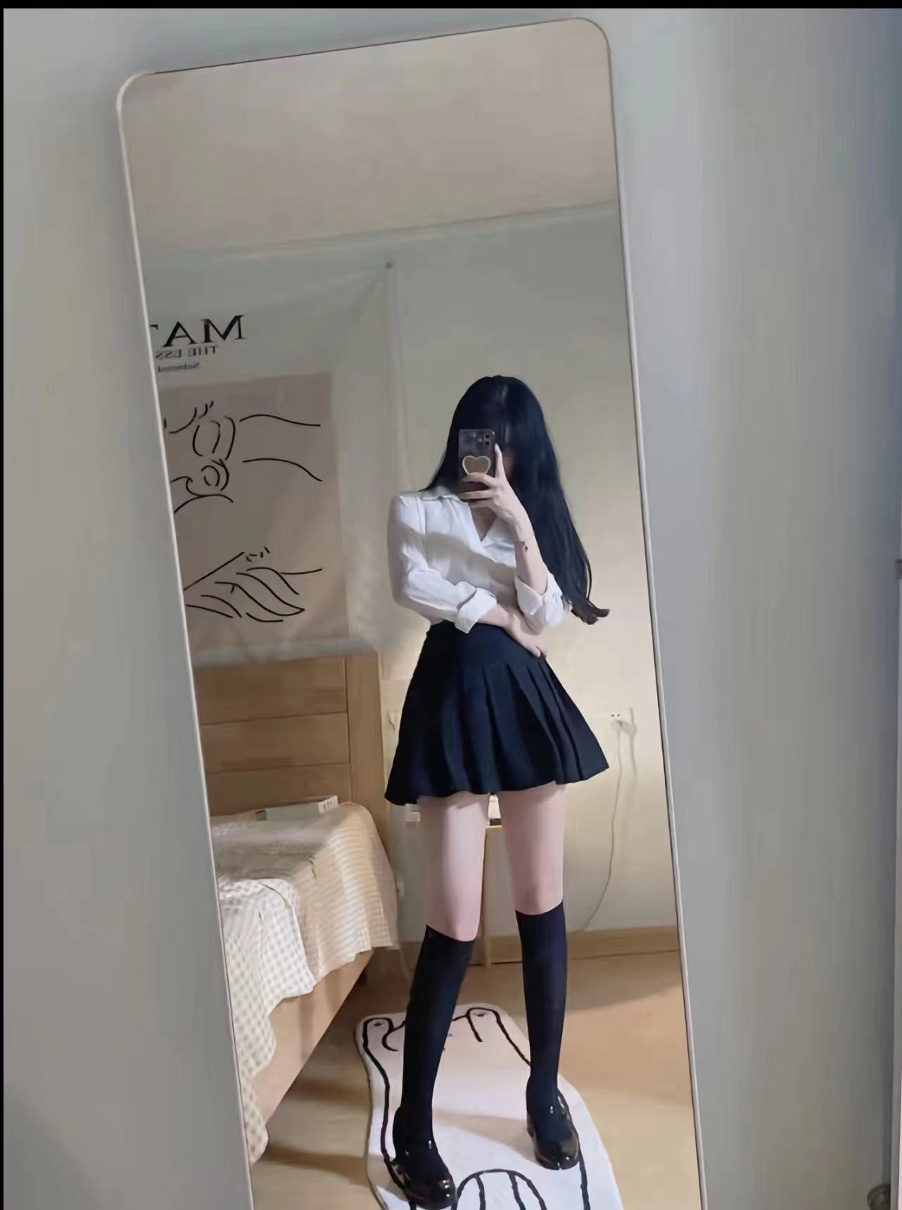 肤白貌美，这腿够我玩一年