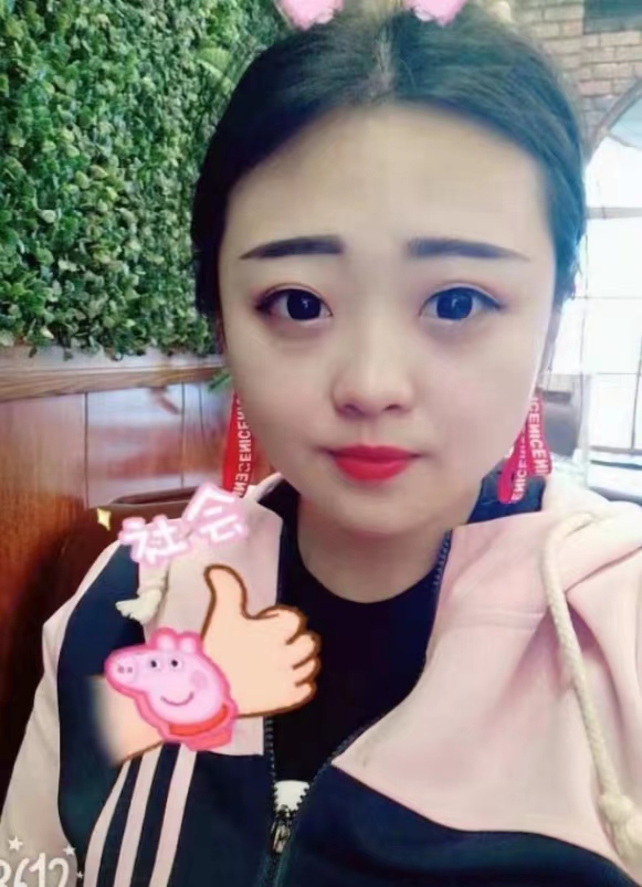 年龄不大的微胖妹子