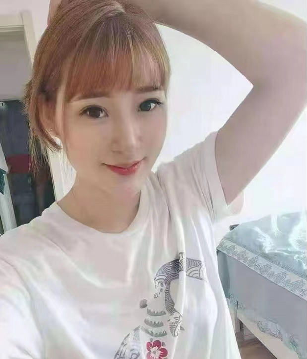 气质的长发妹妹