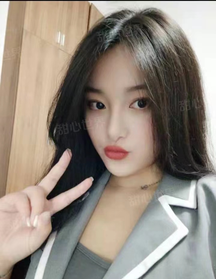 小美女长得还挺好看