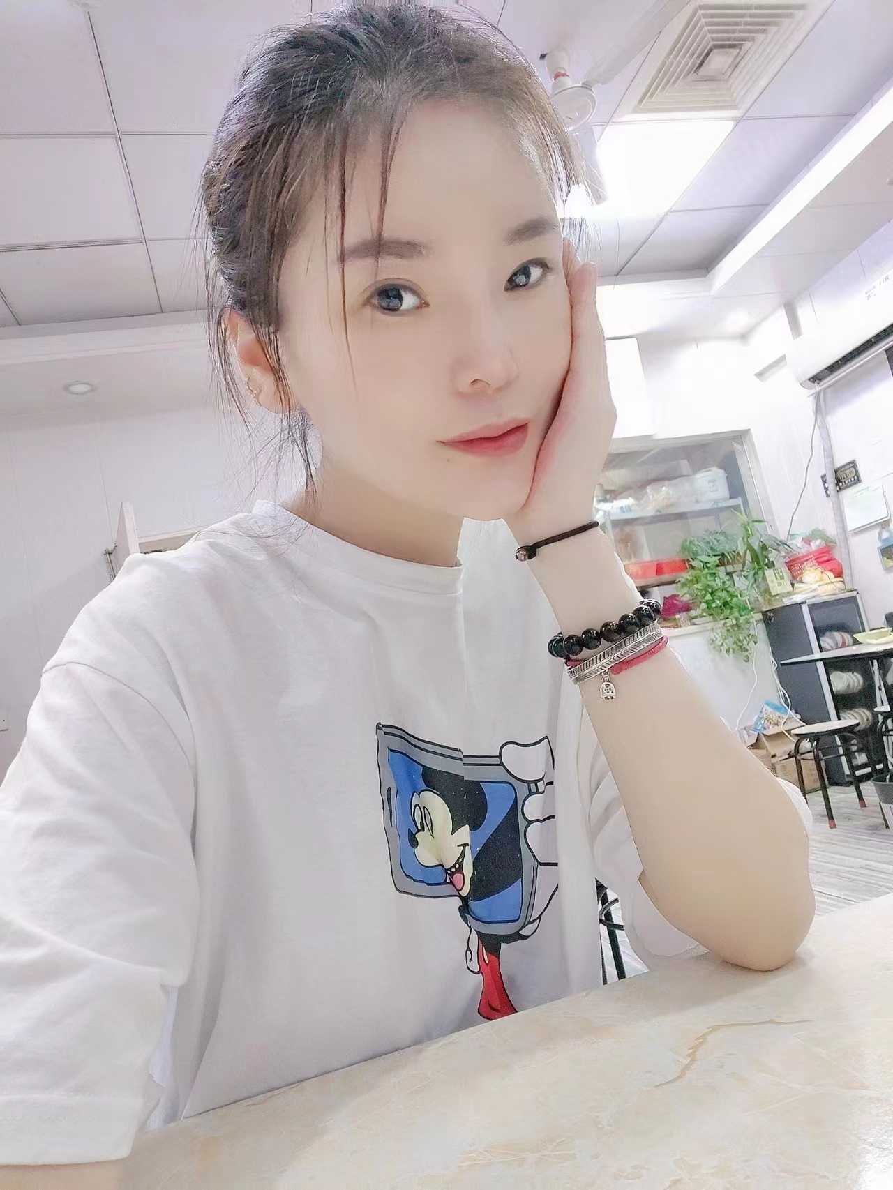 胸大臀翘，各种姿势配合