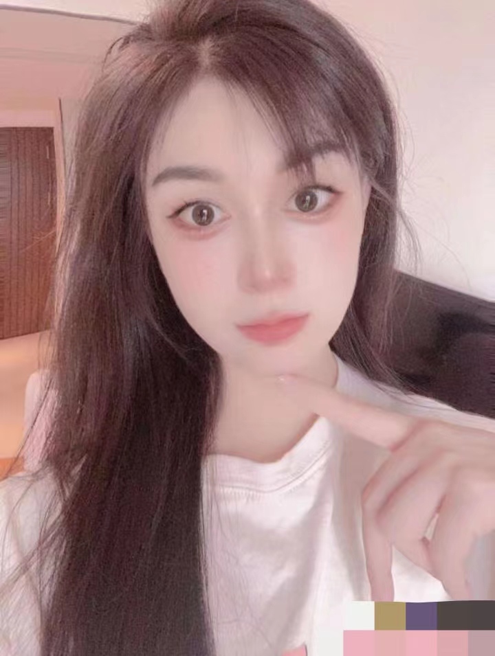 可甜可纯的美眉