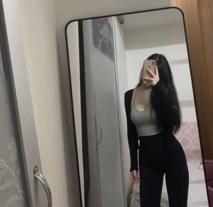 身材很棒爱健身的妹子