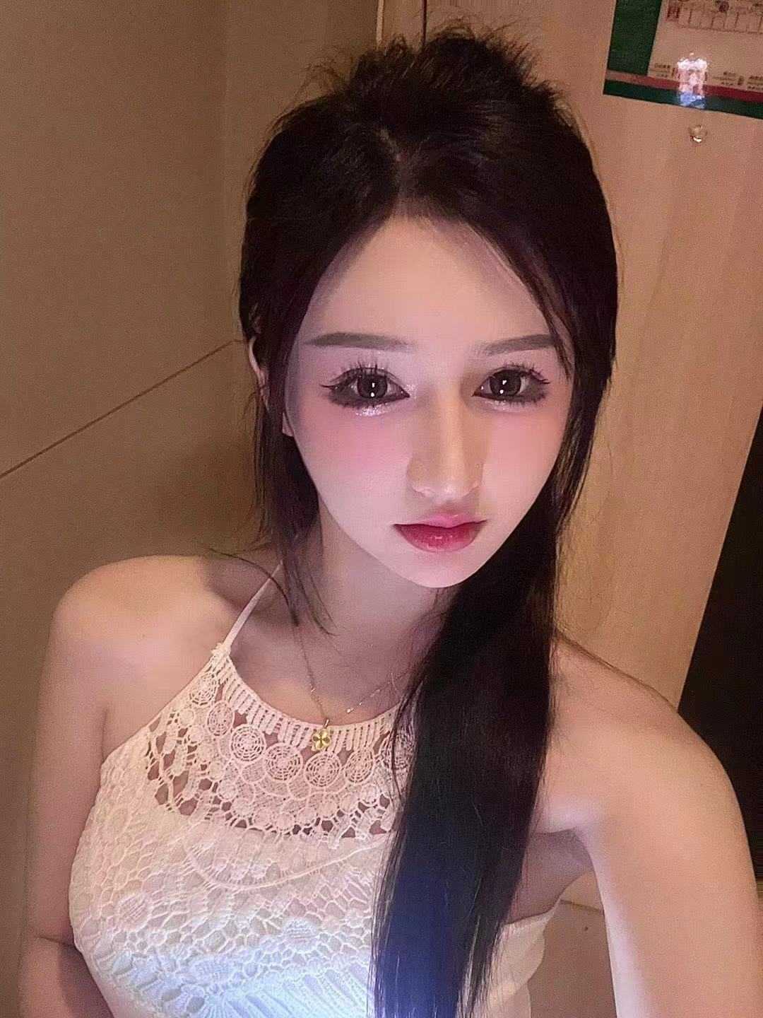 推荐颜值天花板小姐姐依依