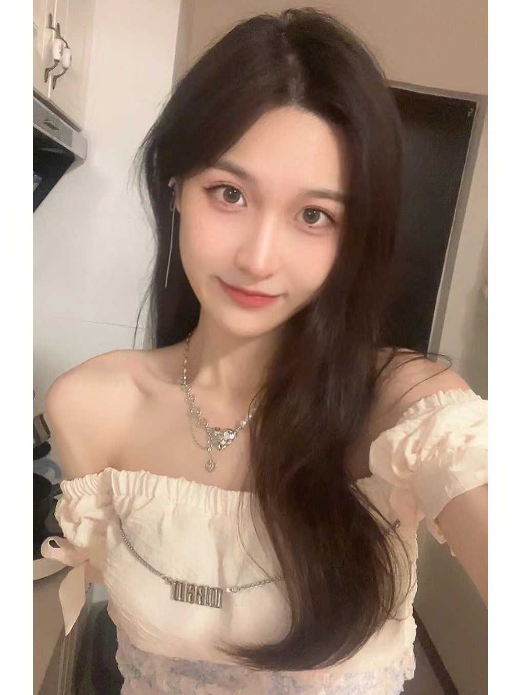 颜值超正身材超好的mm她来咯