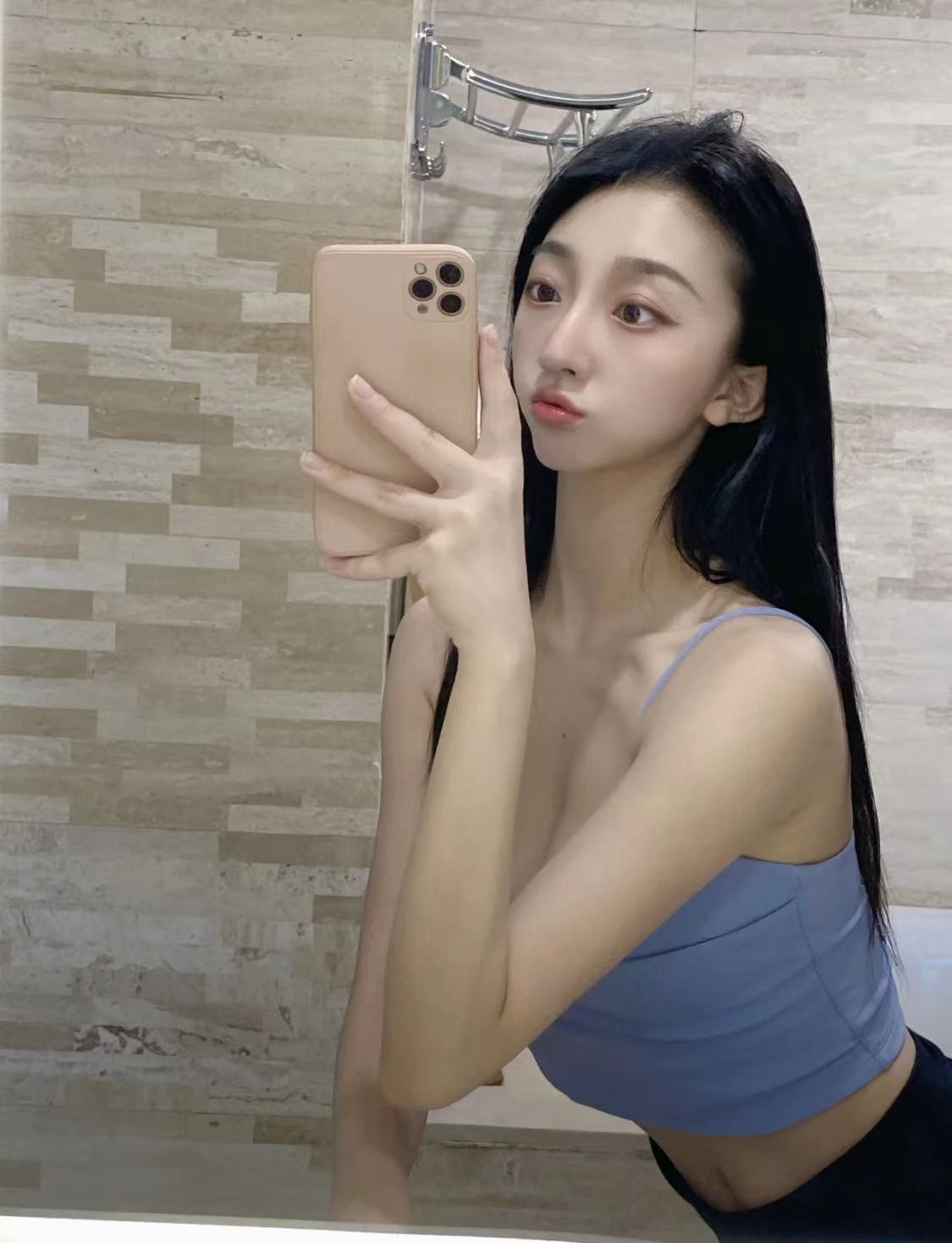 云龙高挑sao货一枚