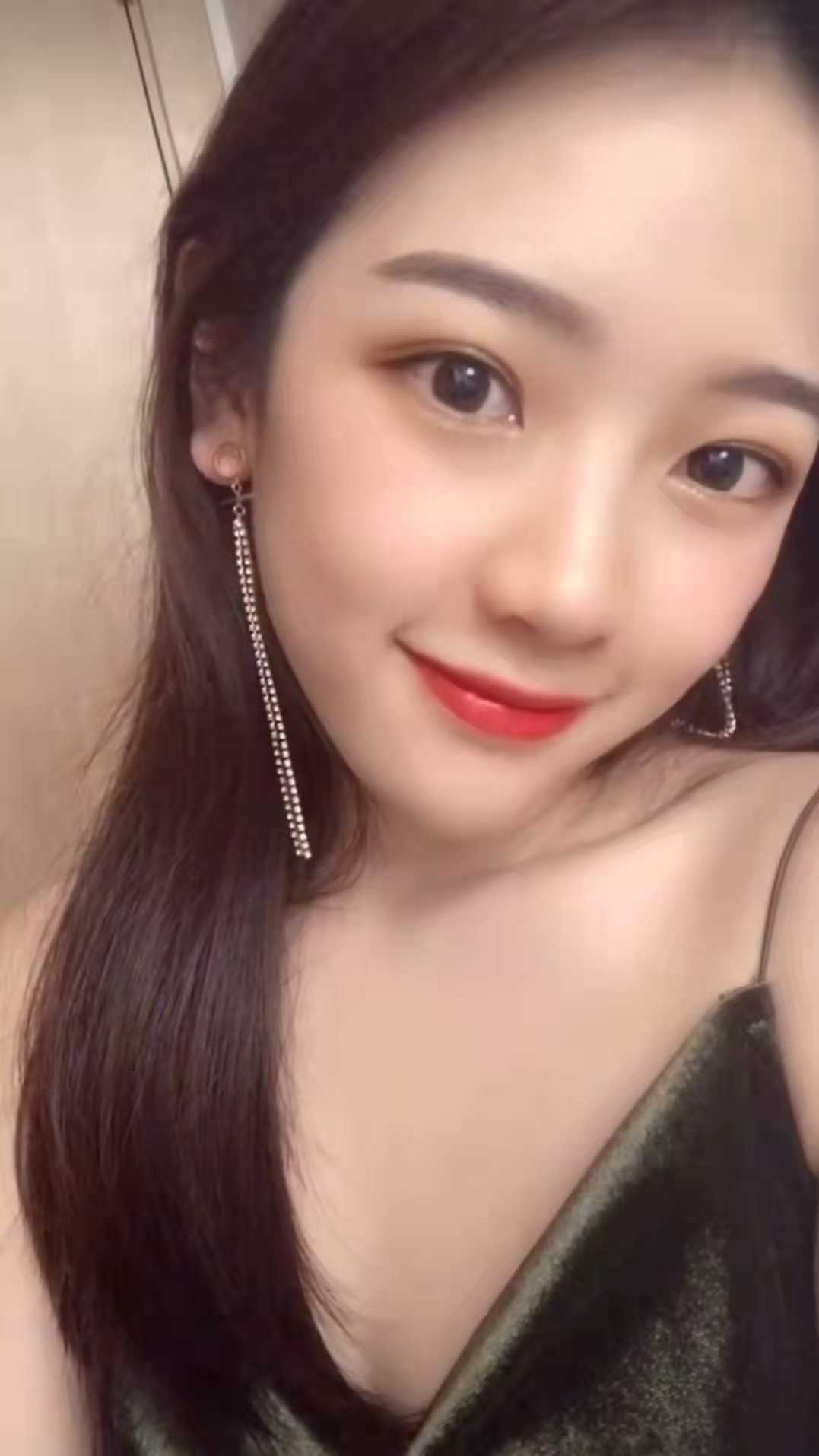 很给力很有女友的感觉的妹子