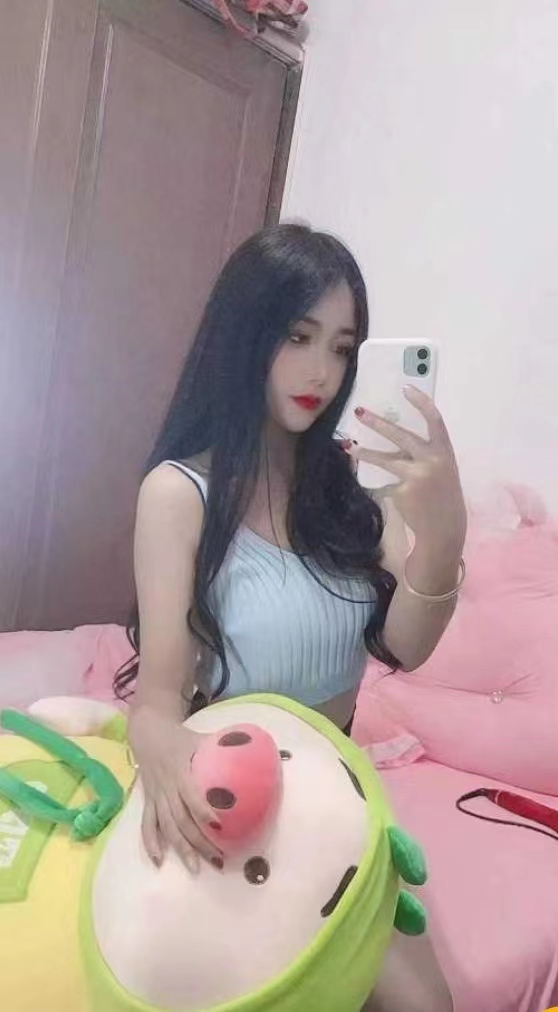 技校刚刚毕业苗条身材五官精致水嫩妹妹