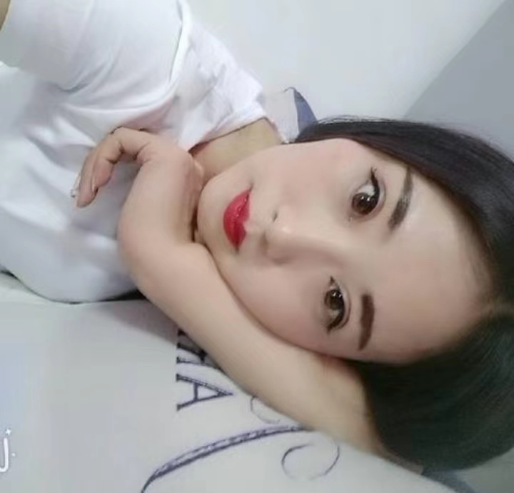 人很年轻貌美，配合度高