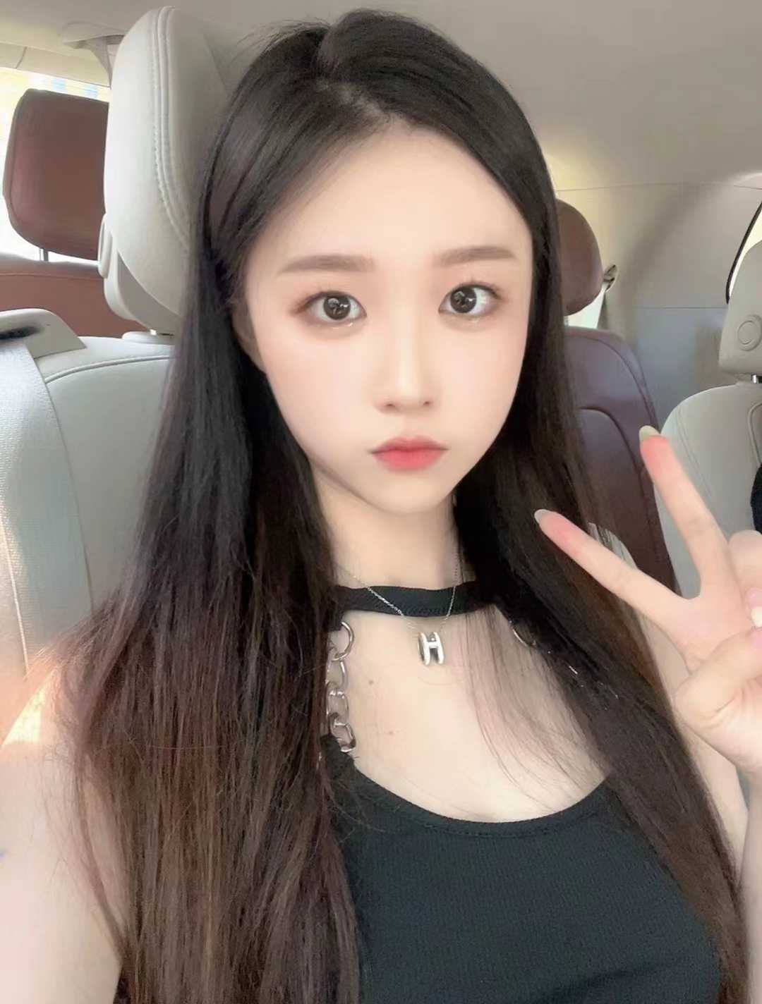 口技不错，干的时候Sao的很