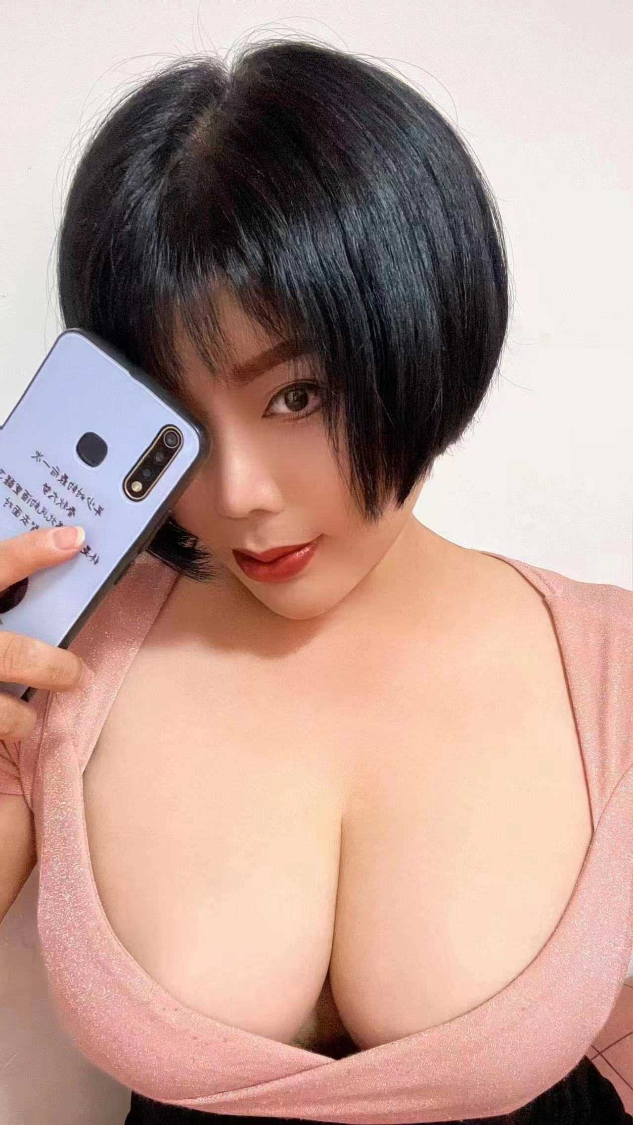 服务型大胸妹子