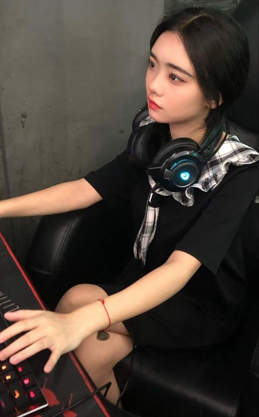 萝莉小妹妹兼职