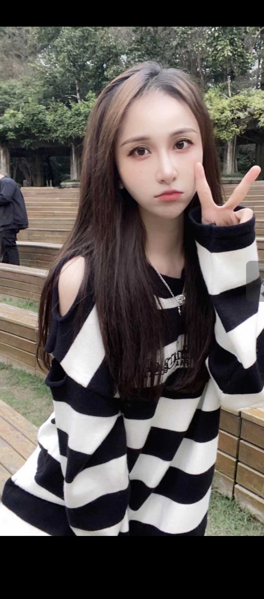 南山菲菲肤白貌美大长腿