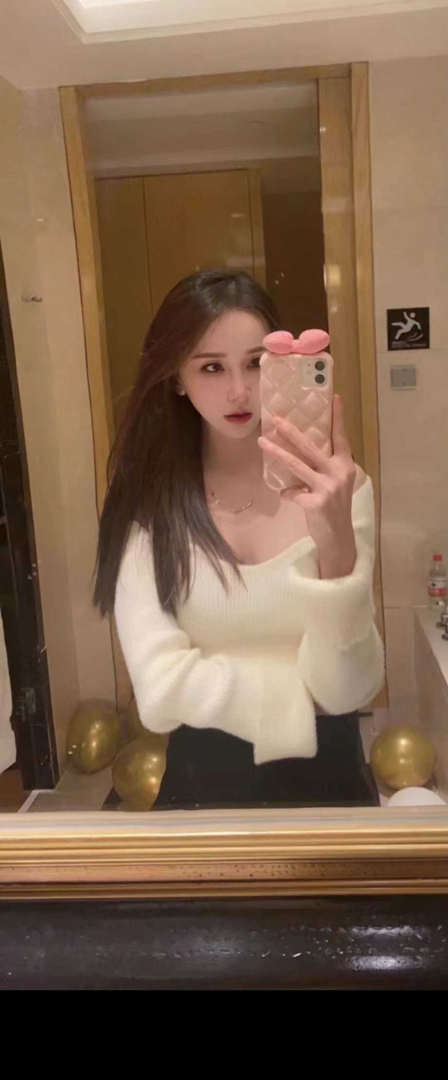 南山菲菲肤白貌美大长腿