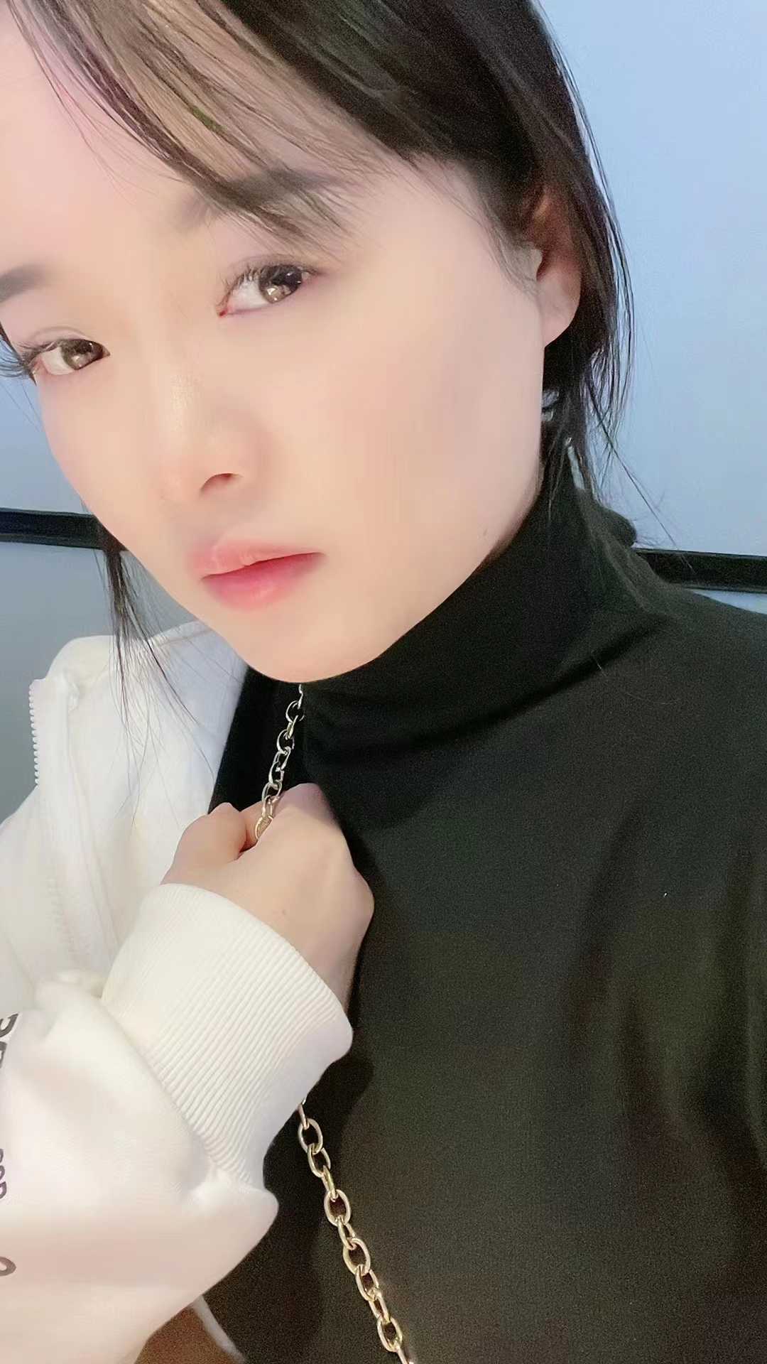 相当妩媚动人，也很懂男人