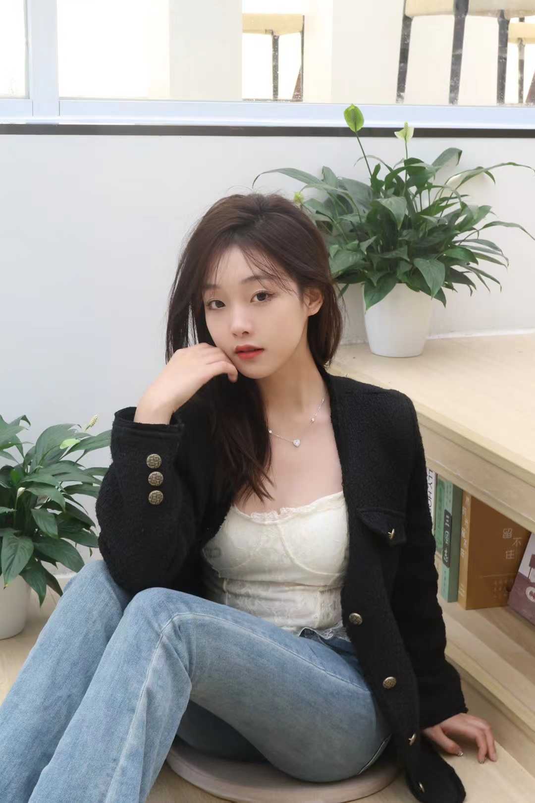 超年轻又好看又很酷的小姐姐