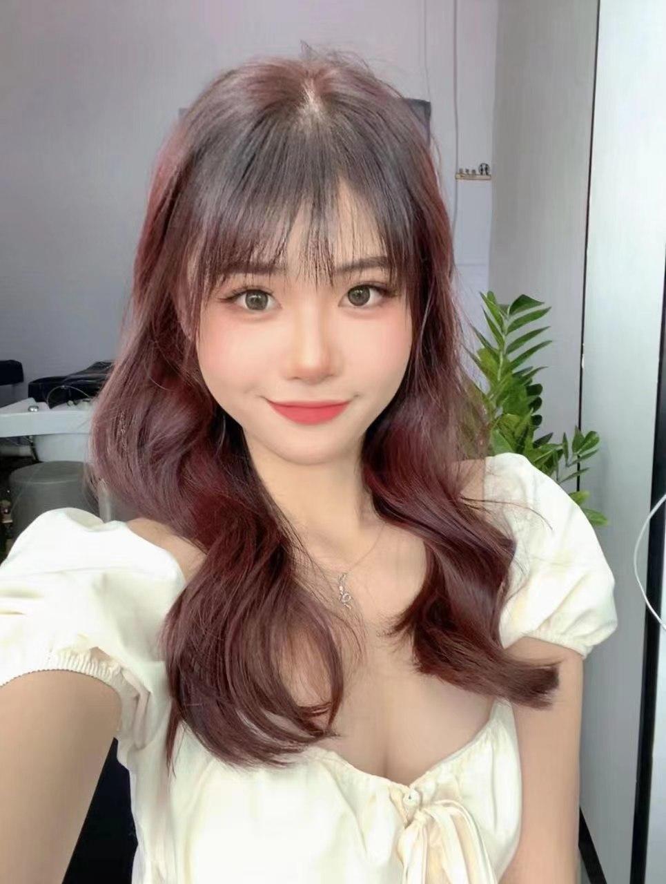 小巧玲珑一手握不住的妹儿