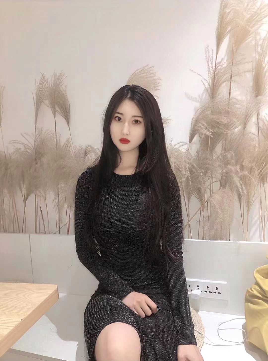 服务朵朵，人粉嫩前凸后翘，可上门