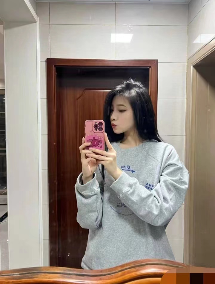 三点粉极品粉嫩白虎学生妹