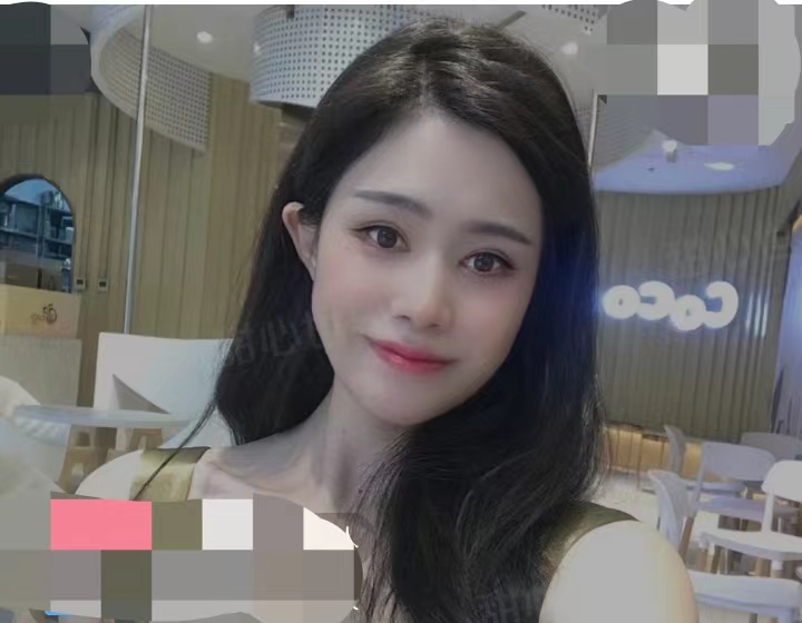 笑起来超级甜的高挑美女