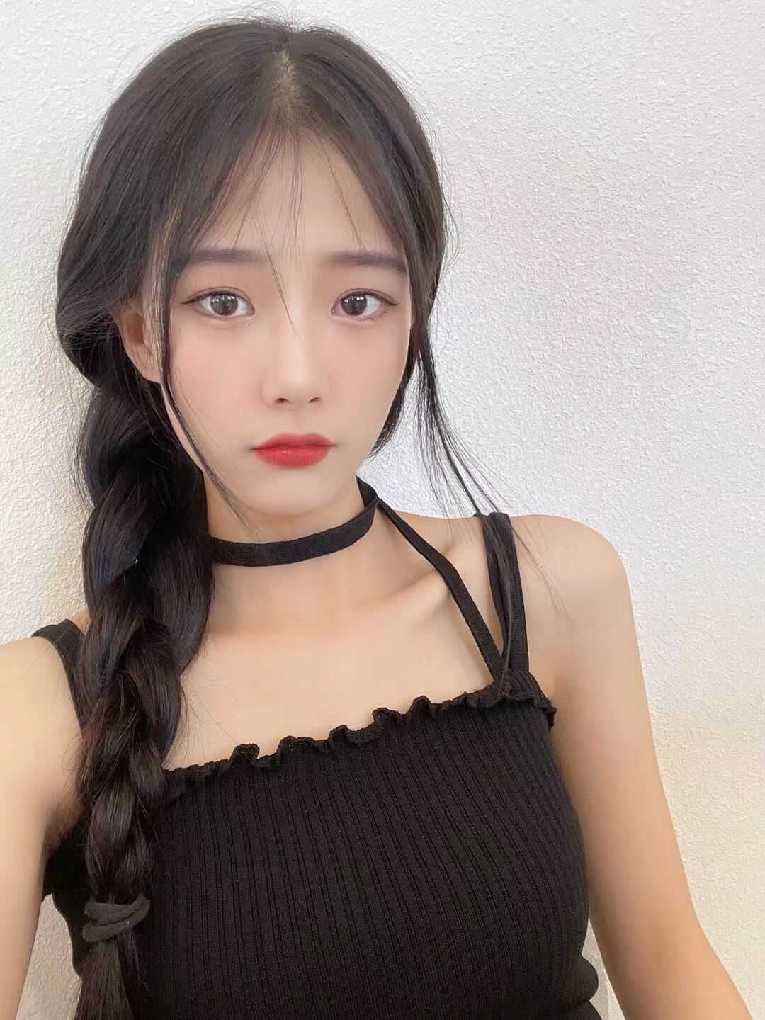 很温柔的一个小妹妹，姿势都挺配合