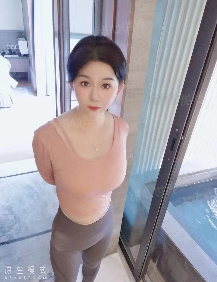 爱练瑜伽身材好的妹子