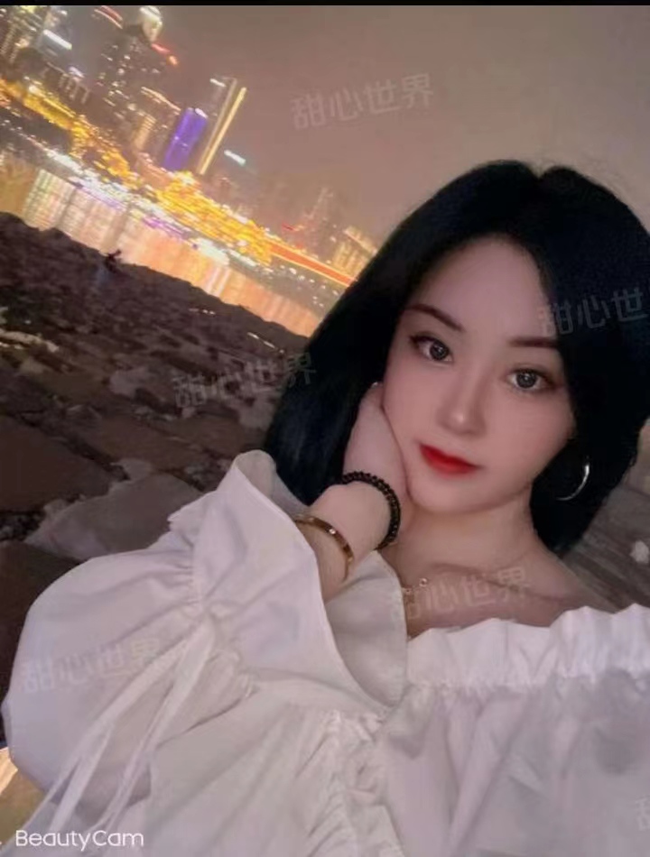 爱撸猫的颜值姐姐