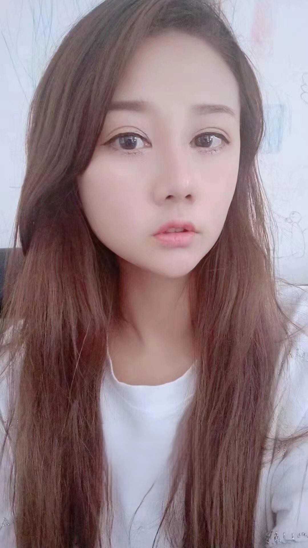 特色一字马小姐姐